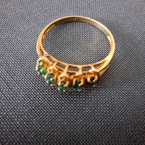 Elegant Gold and Emerald Ring